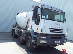 شاحنة خلط الخرسانة IVECO Trakker 360 10m2