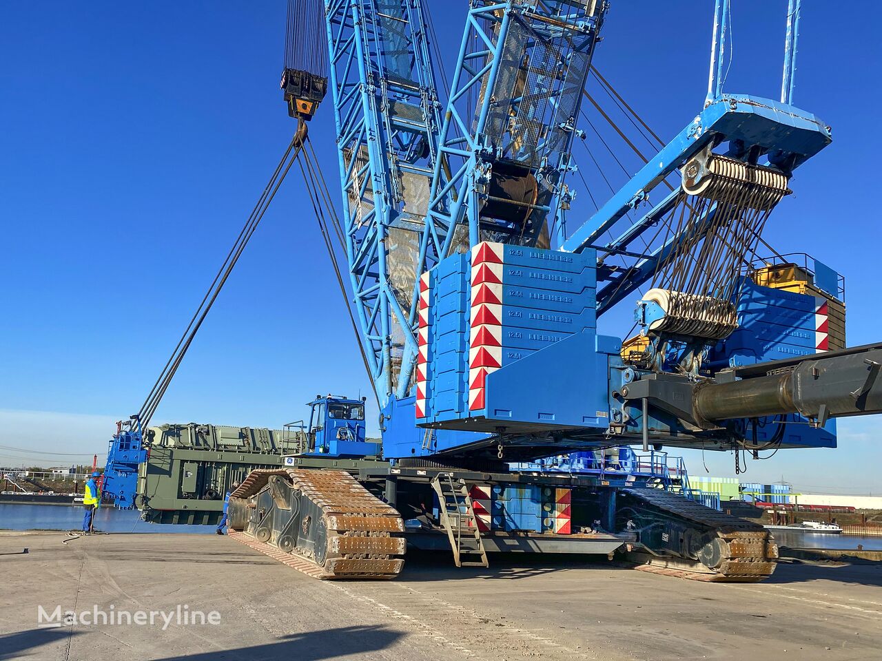 رافعة مجنزرة Liebherr LR 1750