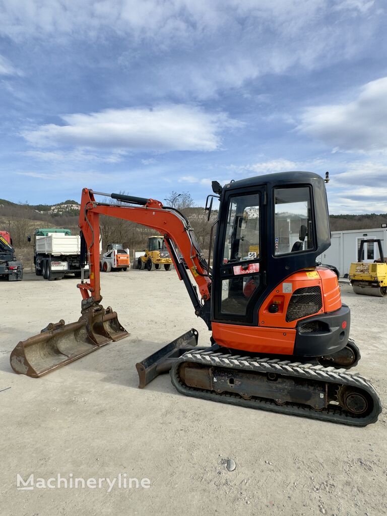 حفارة صغيرة Kubota U35 3a3