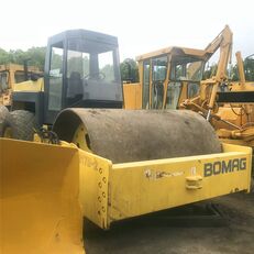 مدحلة لأعمال دك التربة BOMAG BW 217 D-2