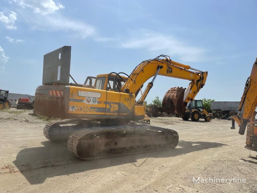 حفارة مجنزرة JCB JS 240 من قطع الغيار