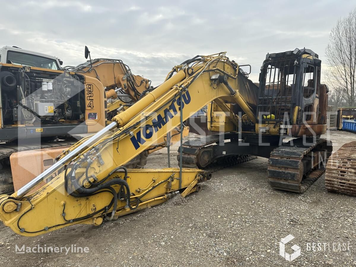 حفارة مجنزرة Komatsu PC228USLC-10 بعد وقوع الحادث