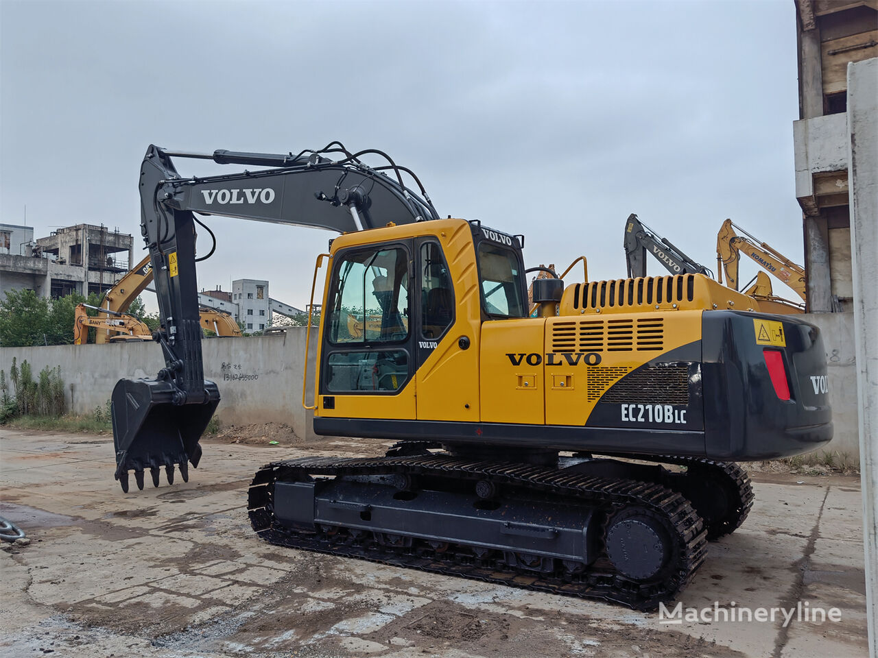 حفارة مجنزرة Volvo EC210B